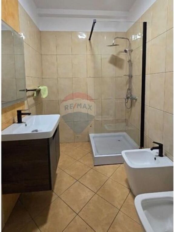 !!!Apartament - Për Qira - Sheshi Skënderbej, Tiranë!!!