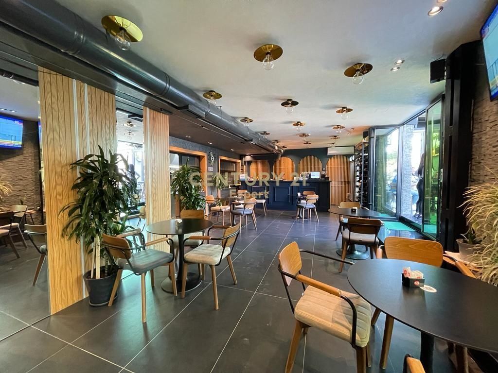 HOTEL TOGETHER WITH BAR RESTAURANT FOR RENT NEAR THE MORTGAGE 1000M ABOVE THE CENTER, HAS