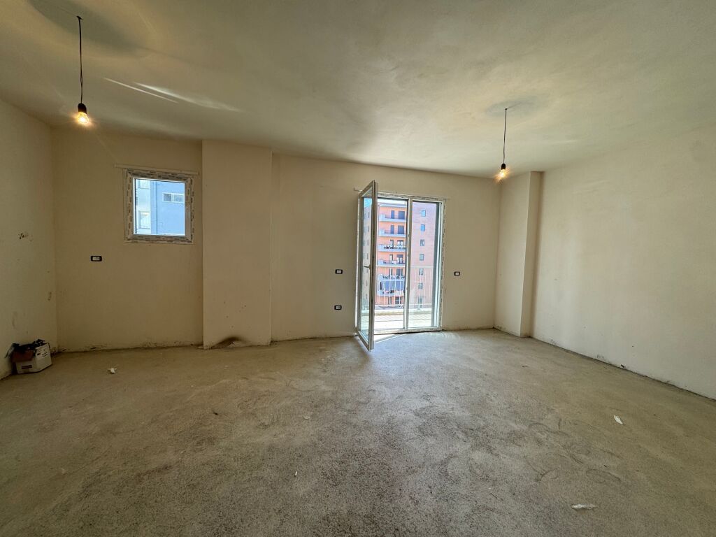 Shitet Apartament 2+1 ne Kamez