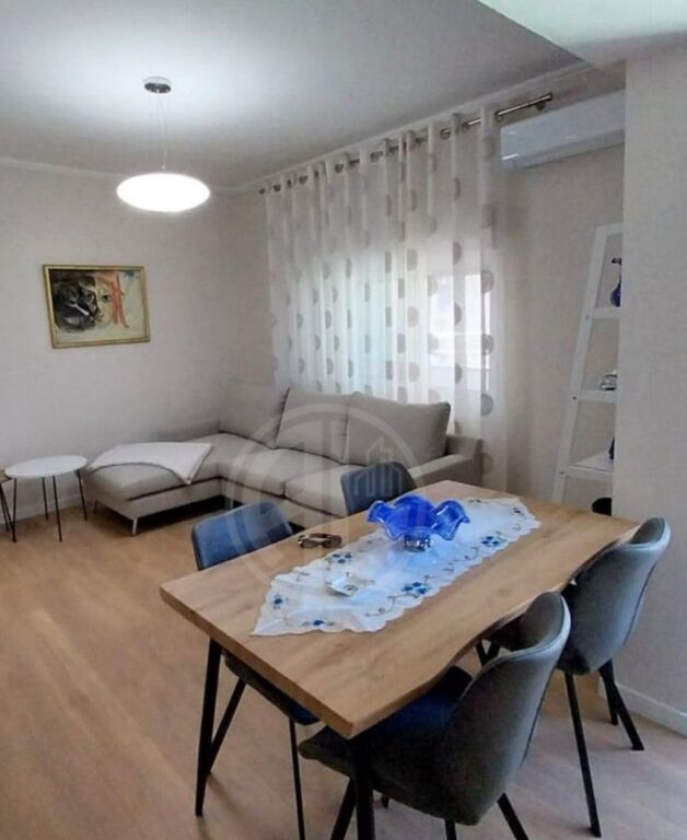 Apartament me qira 2+1 – Muzeumi Durrës