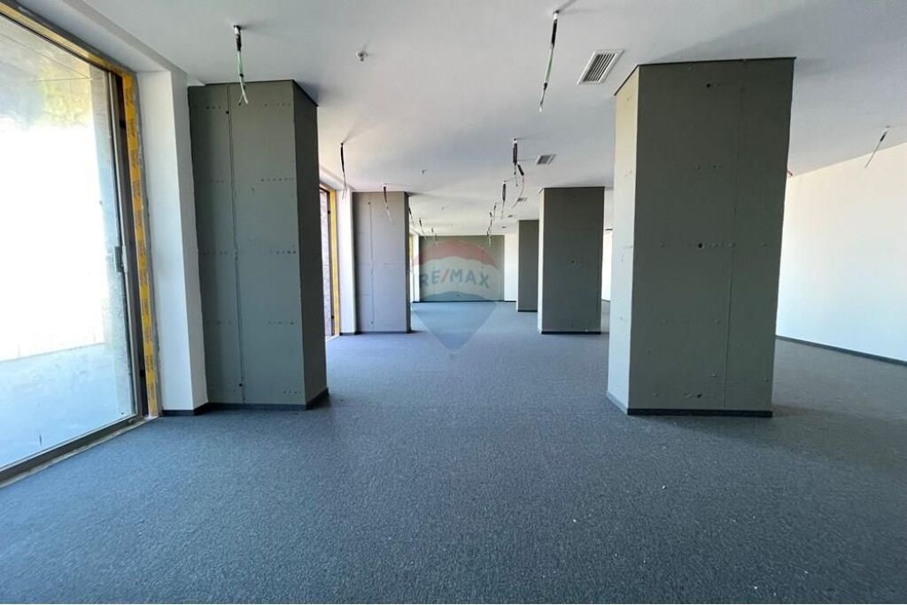 !!!Zyrë - Për Qira - Rruga e Elbasanit, Tiranë!!!