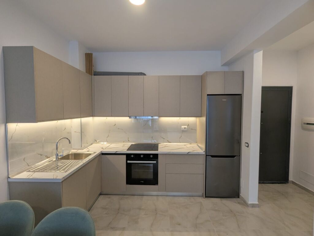 Shitet Apartament 1+1 I mobiluar ne zemer te Orikumit