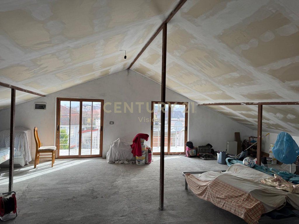 Vilë 3-kateshe për shitje në Dergut, Shkoder 275,000 €