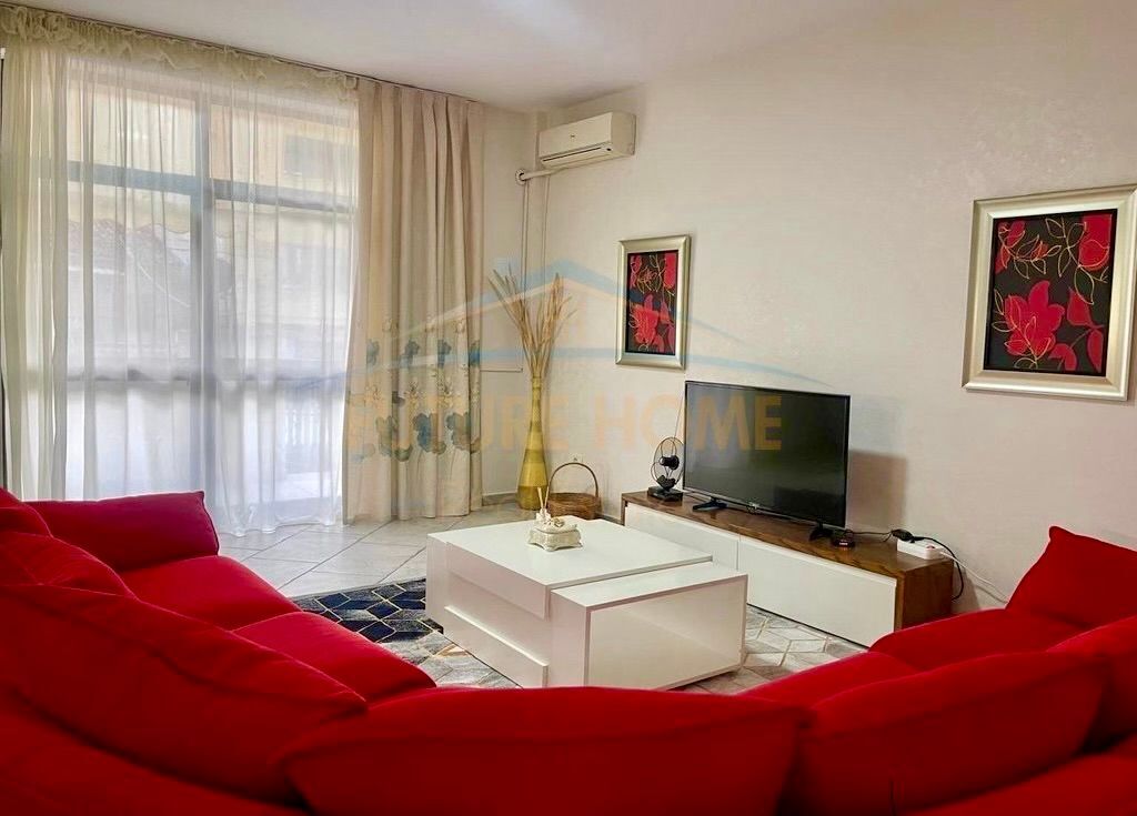 🏠 Spazio e Privacy alla "Scuola Rossa" – 2+1 in Affitto! 2 posti auto🚗