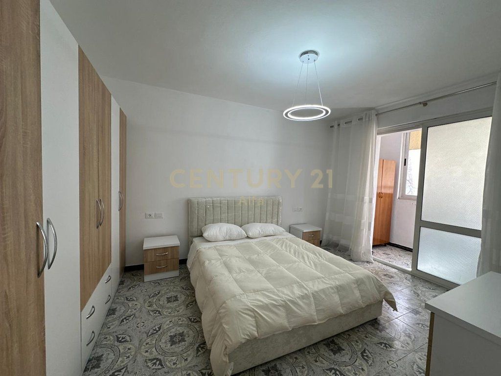 Apartament 2+1 per shitje te Rruga e Durresit