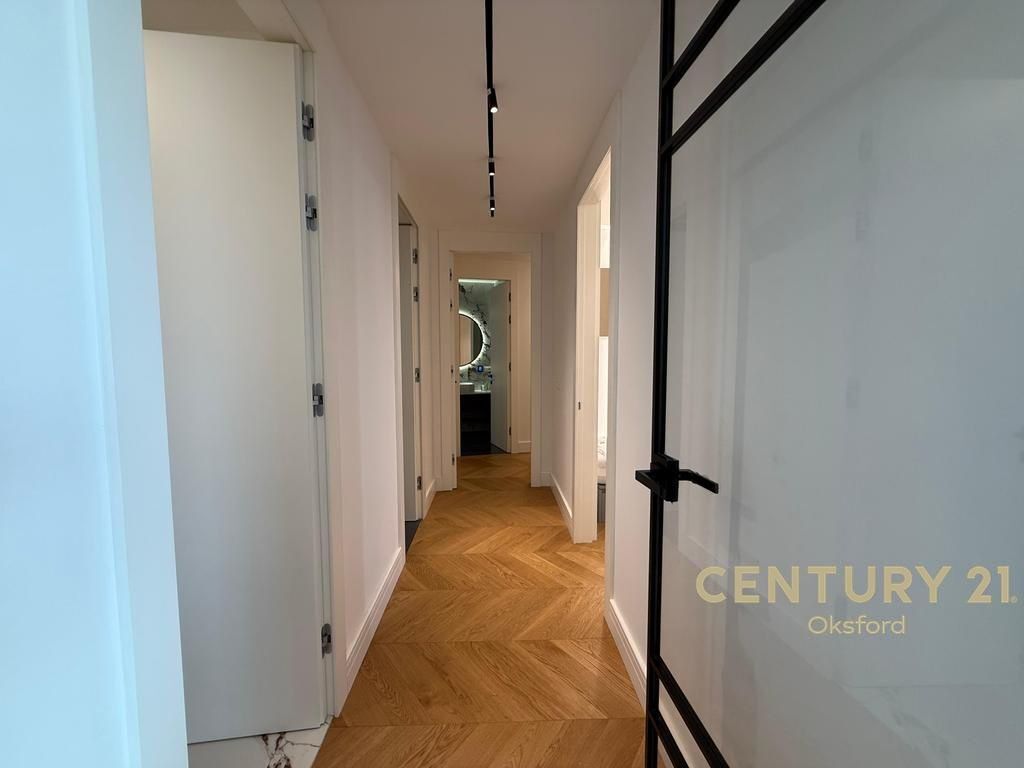 Appartamento di lusso in vendita presso Lake View Residence! €750.000 CENTURY 21 ELTON BERBERI