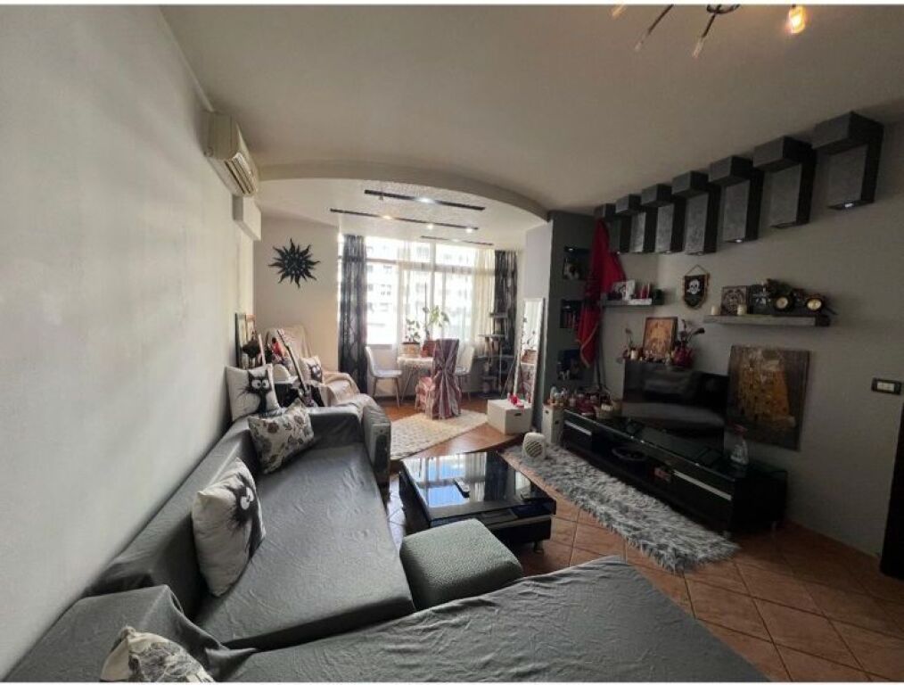 Affittasi 1+1 a 21 dicembre dietro Arlis.