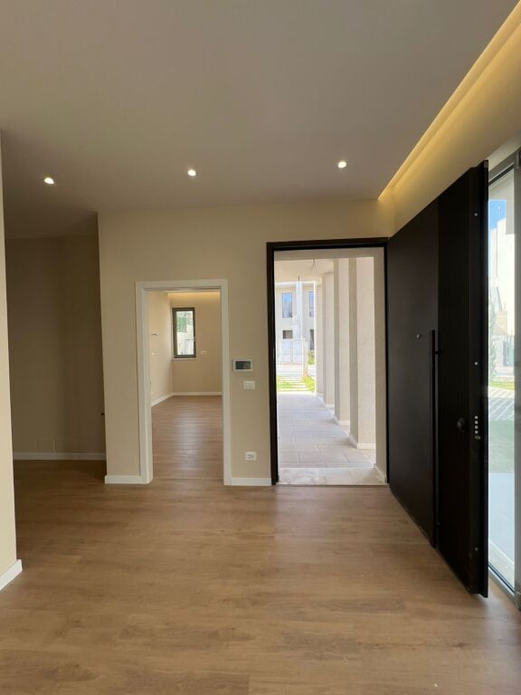 Villa a Green Valley, Lago Secco, Lago di Tirana, Villa per famiglia o business