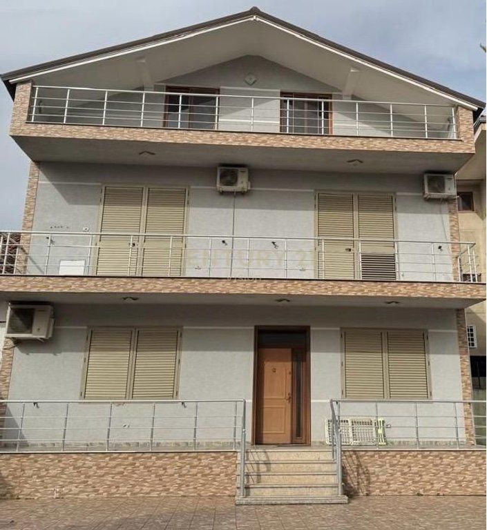 Vilë 3-kateshe për shitje në Dergut, Shkoder 275,000 €