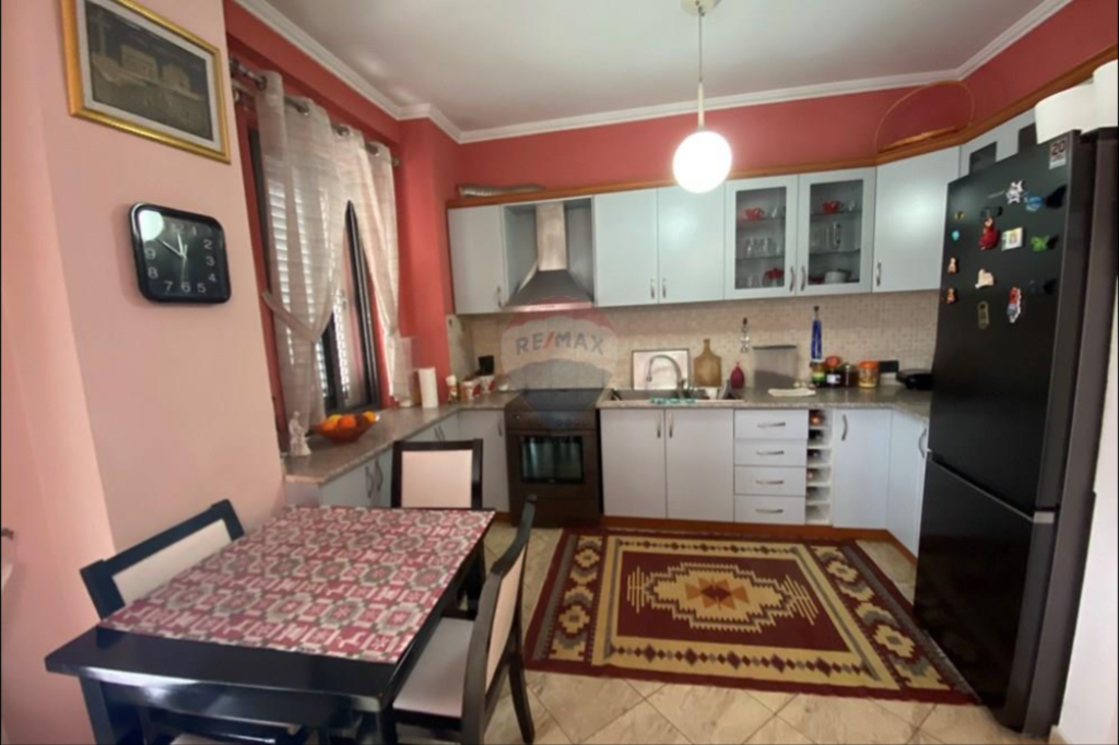 Apartament per shitje 3+1+2+2 tek Tregu Elektrik