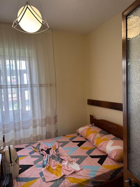 Apartament me qira 1+1 në Bllok!