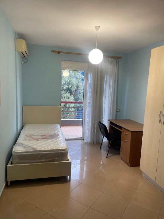 Jepet me qira apartament 2+1+ post parkimi, Liqeni i Thate