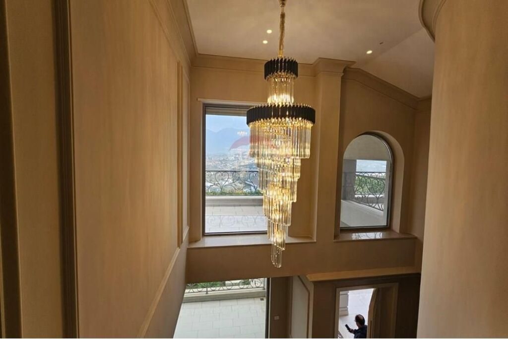 !!!Vilë - Për Qira - Mjull Bathore, Tiranë!!!