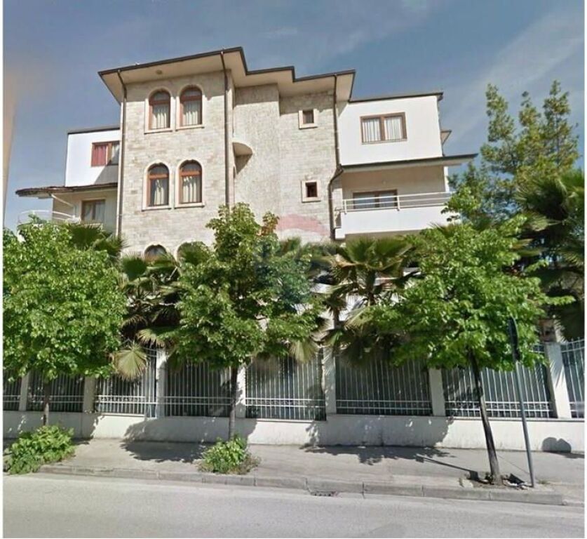 Building - For Rent - Kinostudio Roundabout, Tirana