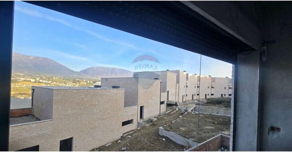 Duplex Liqeni Farkes( Lake Residence )