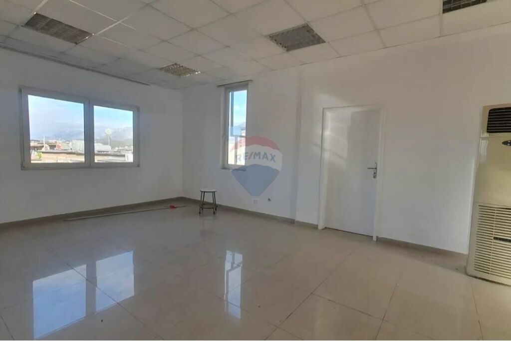 Building - For Rent - Kinostudio Roundabout, Tirana