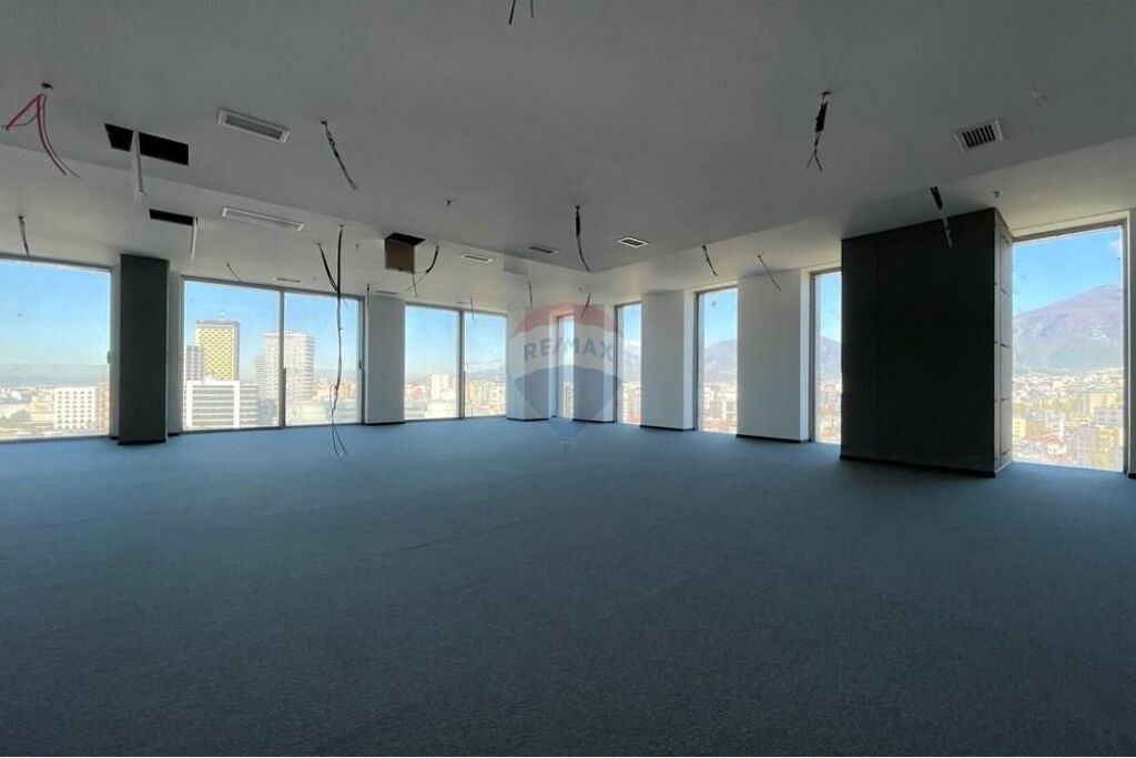 Ufficio - In Vendita - Via Elbasan, Tirana