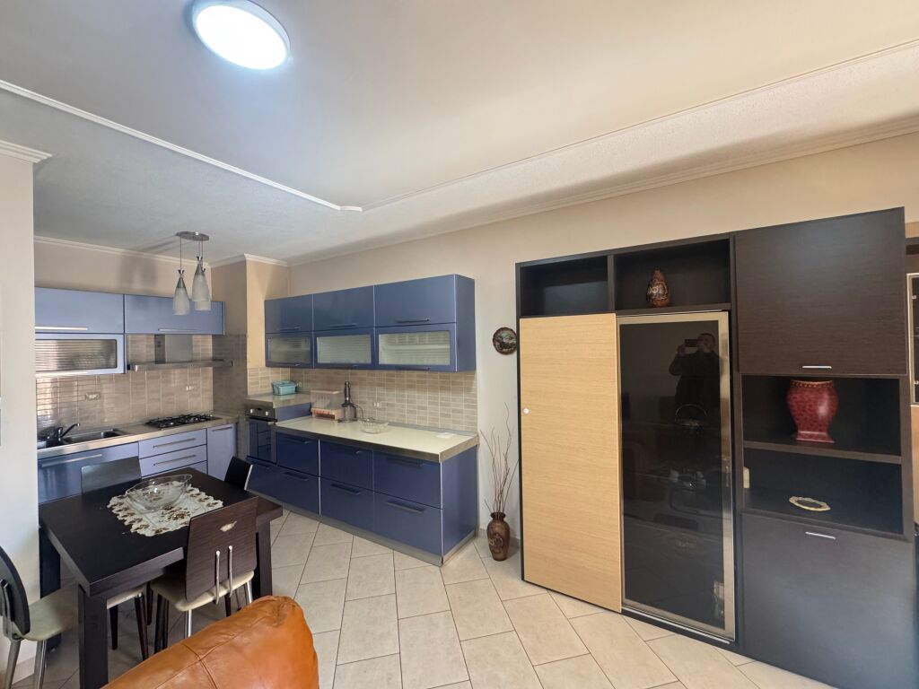 Apartament 2+1 me qira mes Komunes