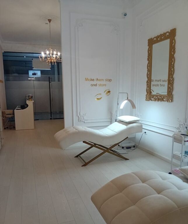 dyqan me qira tek Garden Building