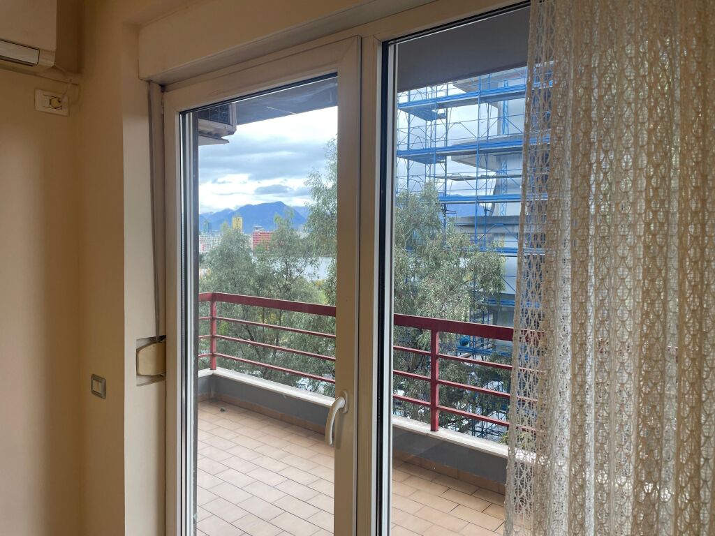 Jepet me qira apartament 2+1+ post parkimi, Liqeni i Thate