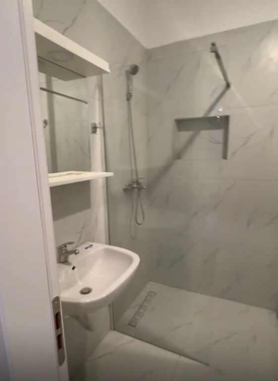 Apartament 1+1 per qira te Fush e Aviacionit