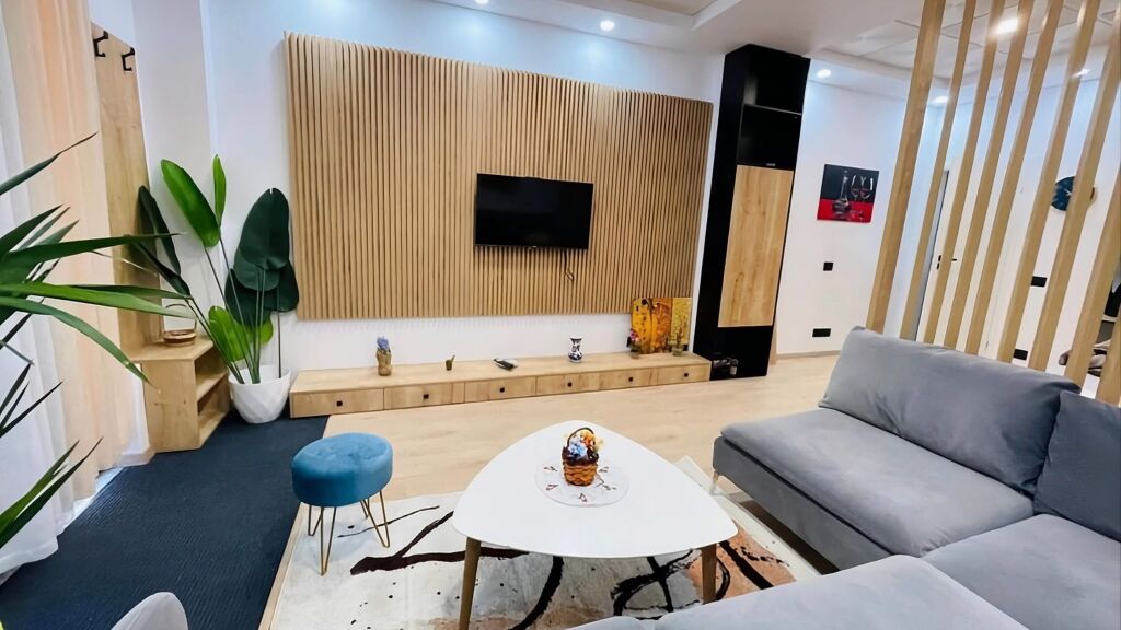 Studio Moderne Me Qera | E Mobiluar Plotësisht