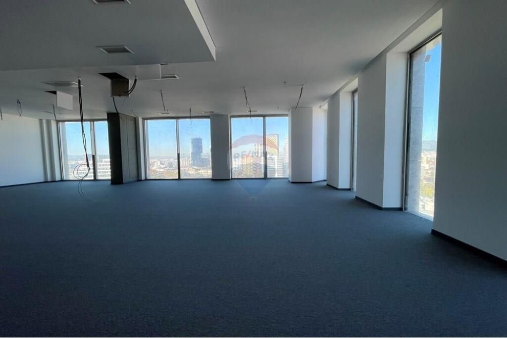 !!!Zyrë - Për Qira - Rruga e Elbasanit, Tiranë!!!