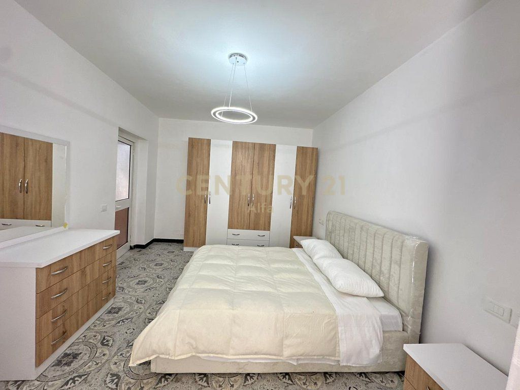 Apartament 2+1 per shitje te Rruga e Durresit