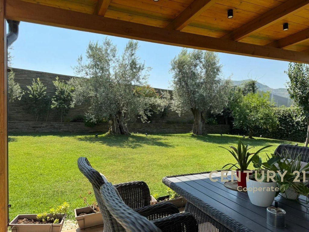 VENDIAMO VILLA DI LUSSO A LONG HILL RESIDENCE 1.600.000 €
