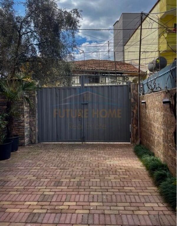 🏠 Spazio e Privacy alla "Scuola Rossa" – 2+1 in Affitto! 2 posti auto🚗