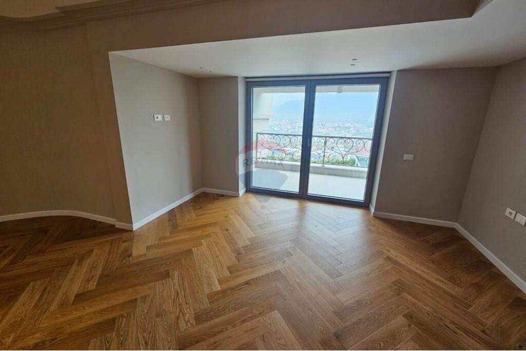 !!!Vilë - Për Qira - Mjull Bathore, Tiranë!!!