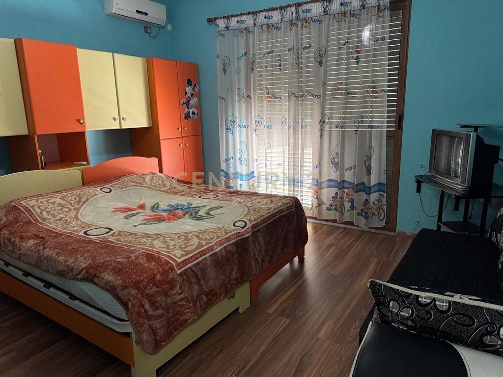 Vilë 3-kateshe për shitje në Dergut, Shkoder 275,000 €