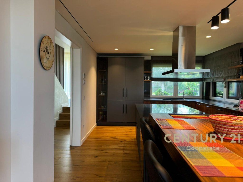 VENDIAMO VILLA DI LUSSO A LONG HILL RESIDENCE 1.600.000 €