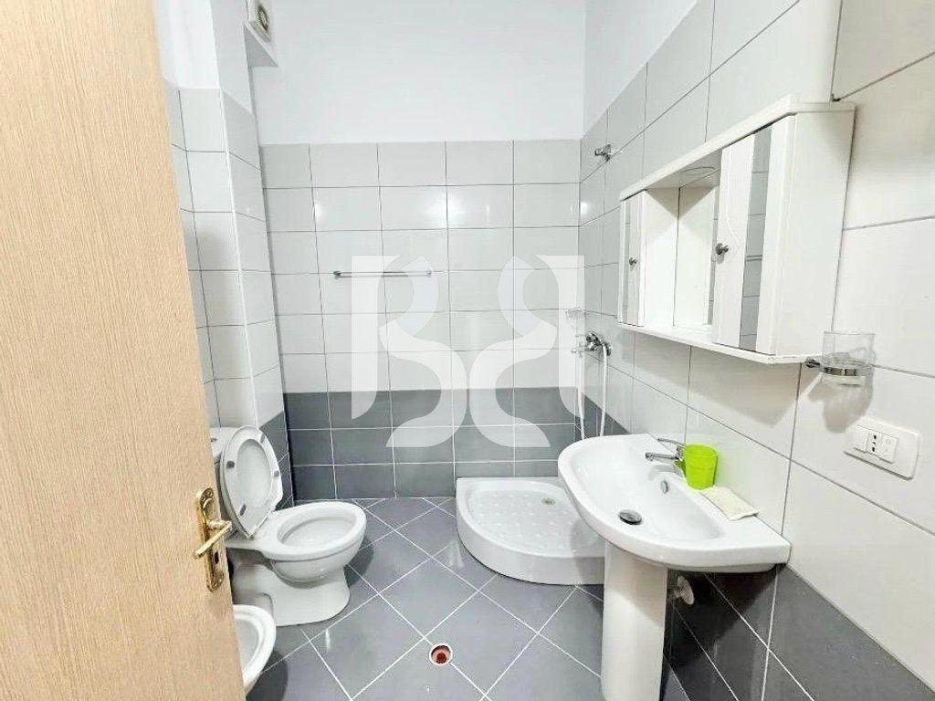 Jepet me qira 2+1+1 BOSH LIQENI PRANE RADISONIT 450€