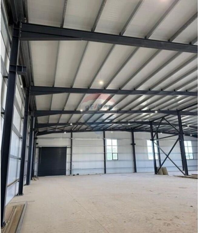 Warehouse and land for sale in Vaqarr.