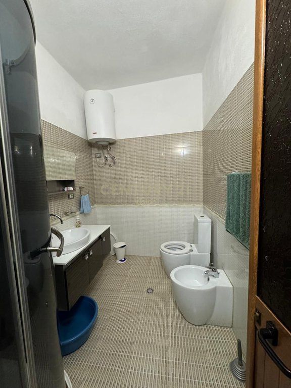 Vilë 3-kateshe për shitje në Dergut, Shkoder 275,000 €