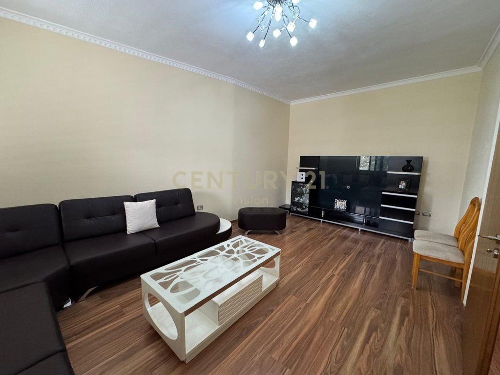 Vilë 3-kateshe për shitje në Dergut, Shkoder 275,000 €