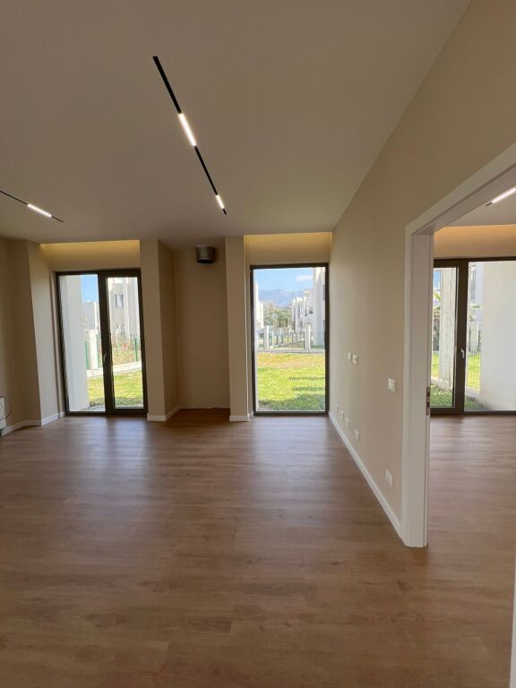 Villa a Green Valley, Lago Secco, Lago di Tirana, Villa per famiglia o business