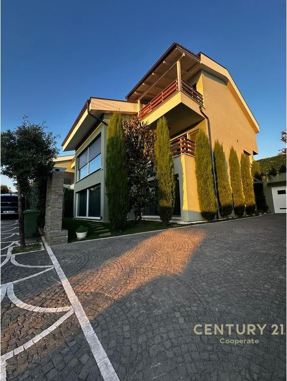 VENDIAMO VILLA DI LUSSO A LONG HILL RESIDENCE 1.600.000 €