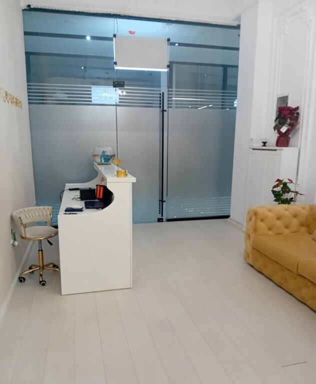 dyqan me qira tek Garden Building