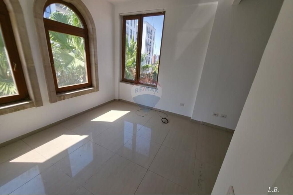 Building - For Rent - Kinostudio Roundabout, Tirana