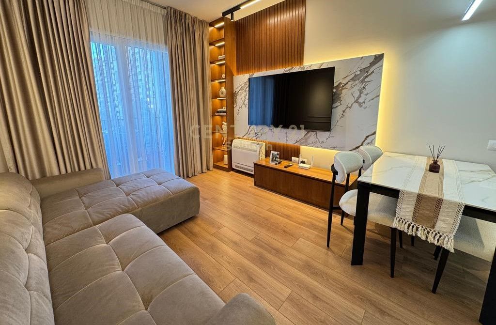 APARTAMENT PER SHITJE 1+1 PRANE PALLATIT ME SHIGJETA