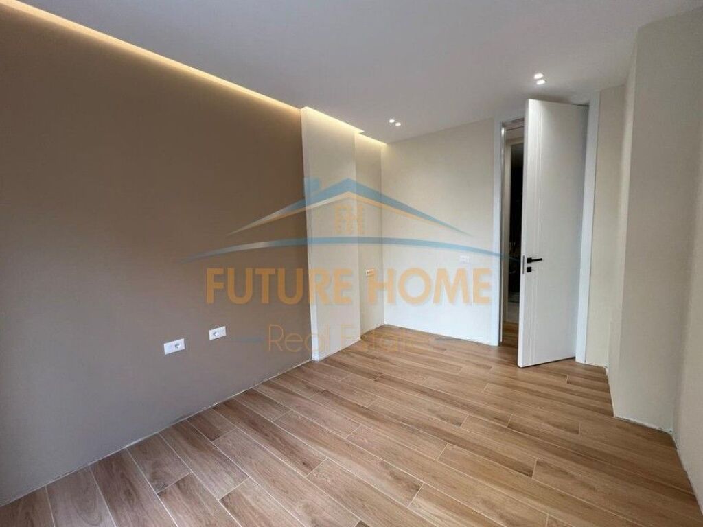 In vendita, Appartamento 2+1+2+Guardaroba, Comune di Parigi