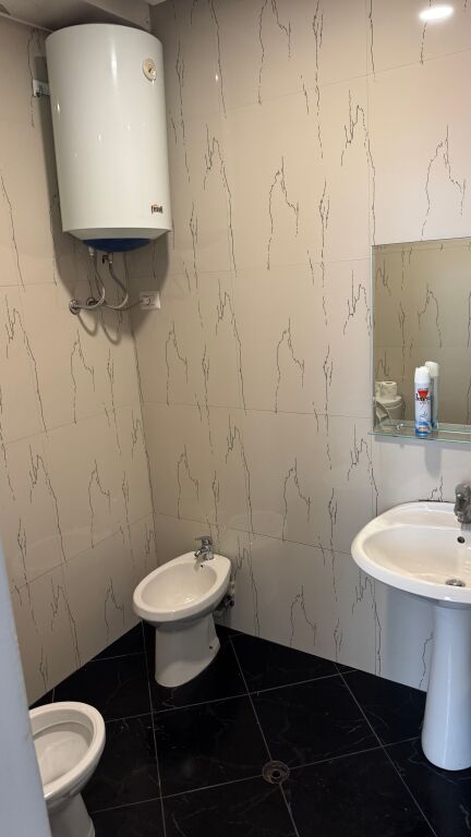 🔥 AMBIENTE COMMERCIALE IN AFFITTO – VICINO AL CENTRO DI TIRANA! 🔥