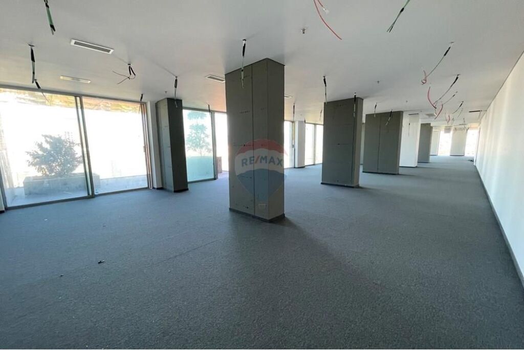 !!!Zyrë - Për Qira - Rruga e Elbasanit, Tiranë!!!