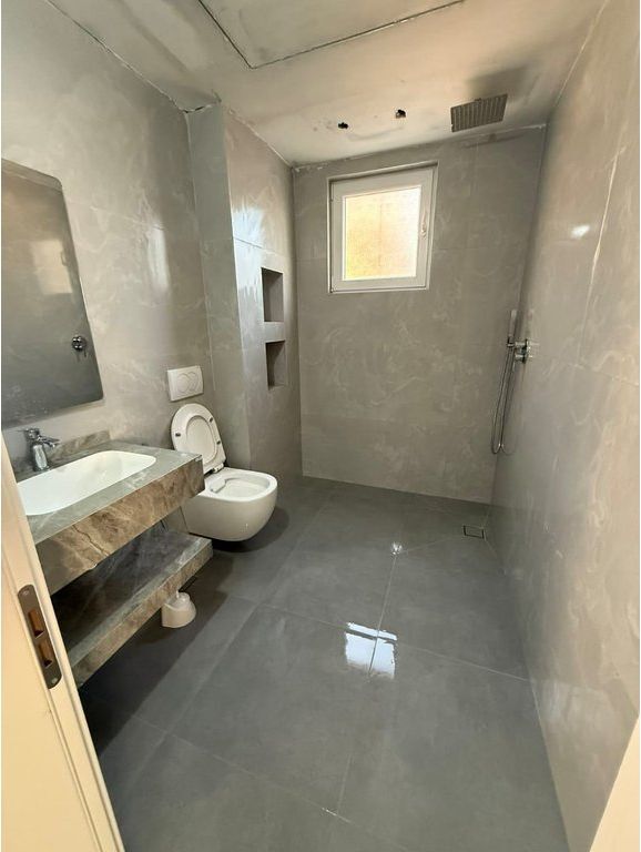 Vilë 3+1+2 Me Qira në Fresku, Tiranë