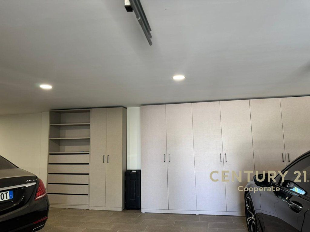 VENDIAMO VILLA DI LUSSO A LONG HILL RESIDENCE 1.600.000 €