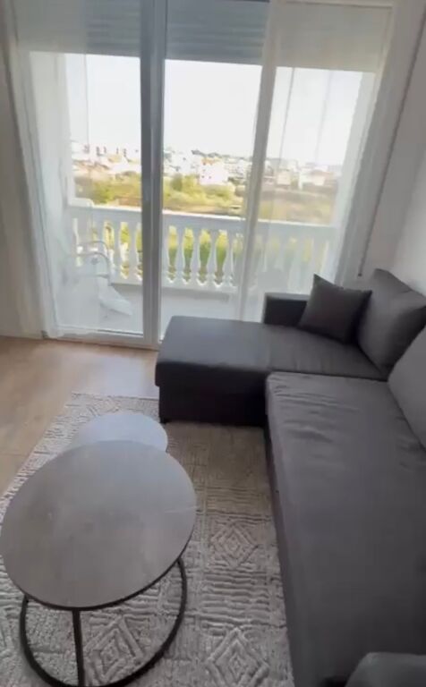 Apartament me qira 1+1 në Kamëz!