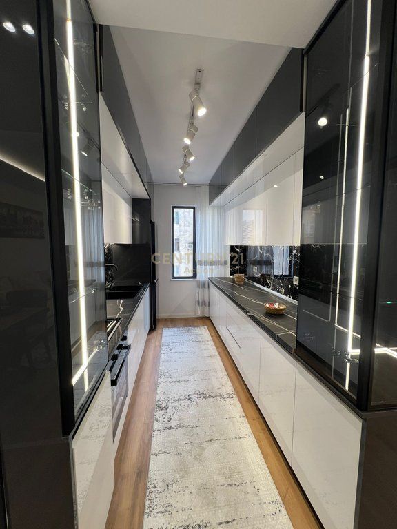 Apartament 2+1 per shitje te Rruga e Kavajes