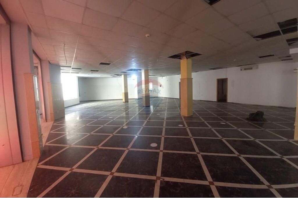 Commercial unit for sale near the Ballet School